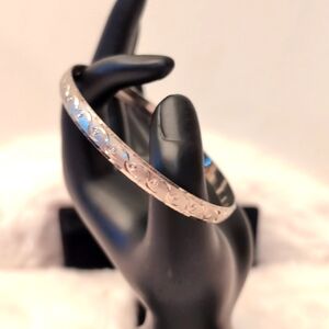 💵2/$10Bundle and Save💵 Silver Toned Textured Pattern Bangle